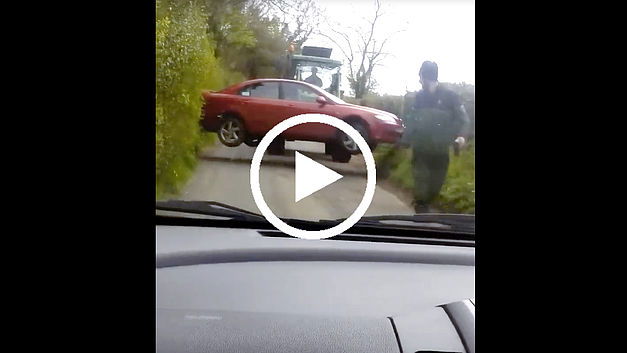 Parkeer je nooit zomaar in een landweggetje…