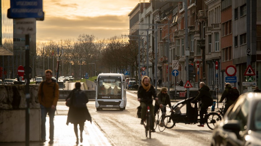 Autonoom-rijden-De-Lijn-robobus-gocar