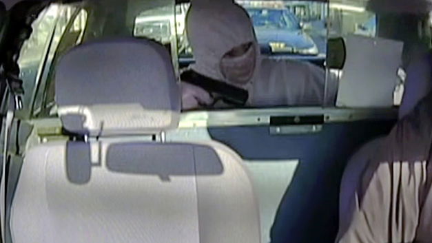 Deze overvaller keek beter even achter zich