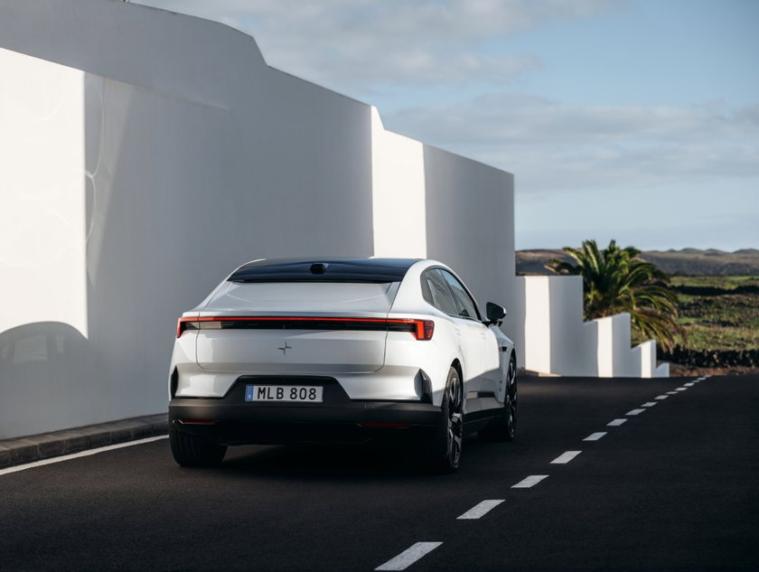 Polestar 4 coupé (1) (Moyenne)