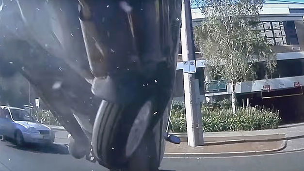 Un conducteur de 96 ans survit miraculeusement à un accident (+VIDEO)