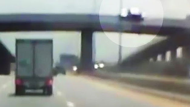 Un automobiliste chanceux tombe d'un pont de 9 mètres et survit!