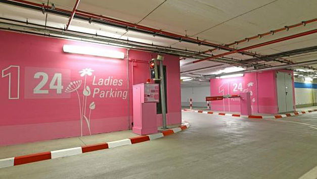 Parking voor vrouwen oogst kritiek