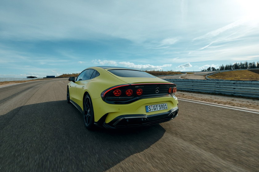 Mercedes-AMG GT 4 portes (2) (Moyenne)