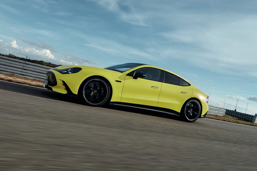 Mercedes-AMG GT 4 portes- (2) (Moyenne)