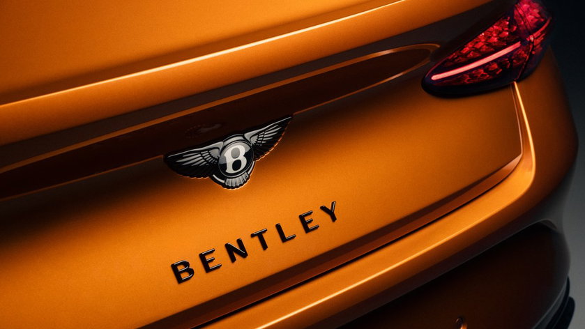 phev-plug-inhybride-laden-2026-straf-Bentley