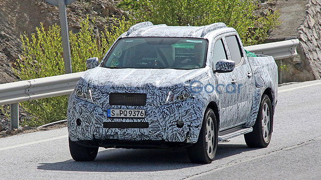 Scoop: le Mercedes GLT peaufine ses réglages