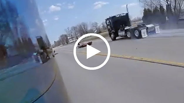 Son réflexe à la Spider-Man lui sauve la vie !