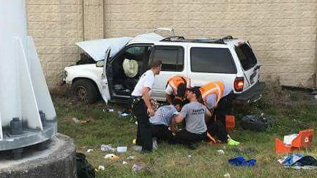 Un gamin envoie le SUV de ses parents dans le décor, 7 blessés