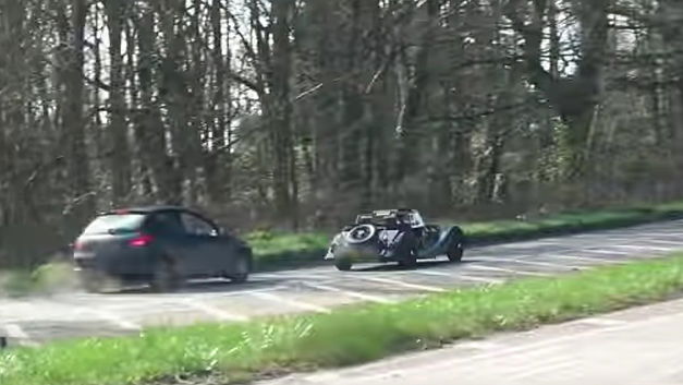 Quand une Morgan roule trop lentement… (+VIDEO)