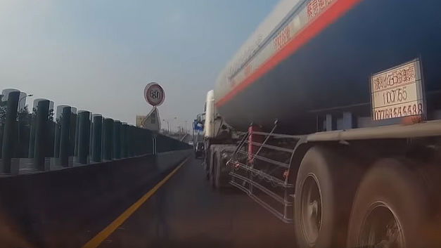 Souviens toi, les poids lourds sont plus fort que toi…