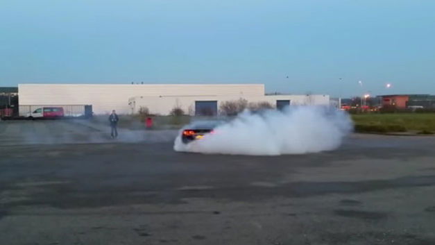 Vous aimiez les voitures téléguidées quand vous étiez jeune? Voici la version pour adulte…