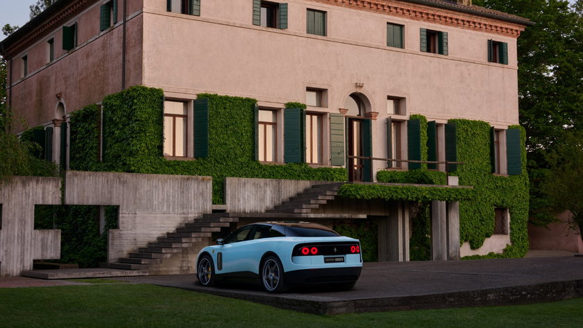 Ferrari Luce 2026 (2) (Moyenne)