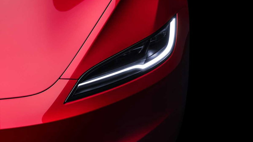 Model3Premium_79