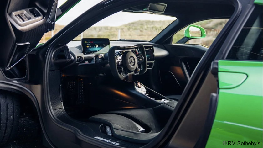 AMG-GT-One-onderhoudsfactuur-interieur