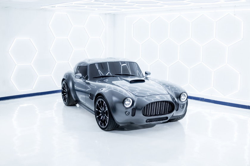 AC Cobra GT Coupé (2) (Moyenne)
