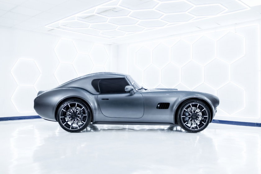 AC Cobra GT Coupé (3) (Moyenne)