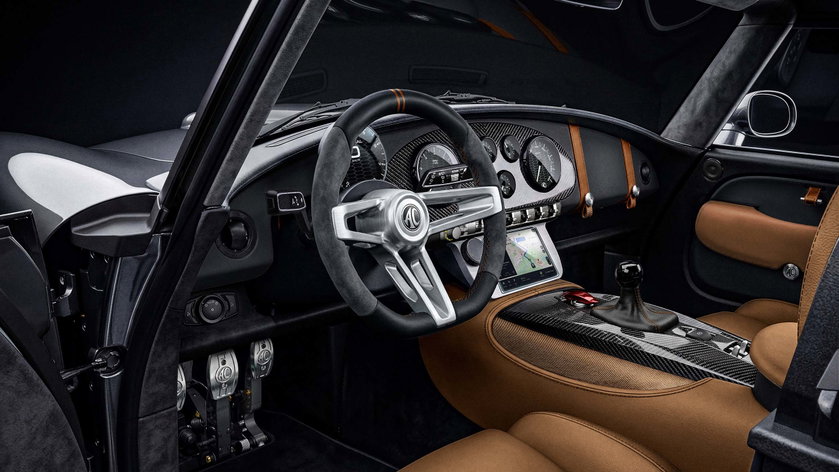 AC COBRA GT COUPE intérieur _DarkCognac16to9