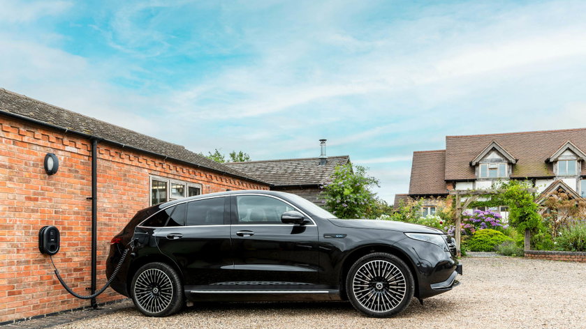ratio-ev-charging-QFL0eeinS0k-unsplash