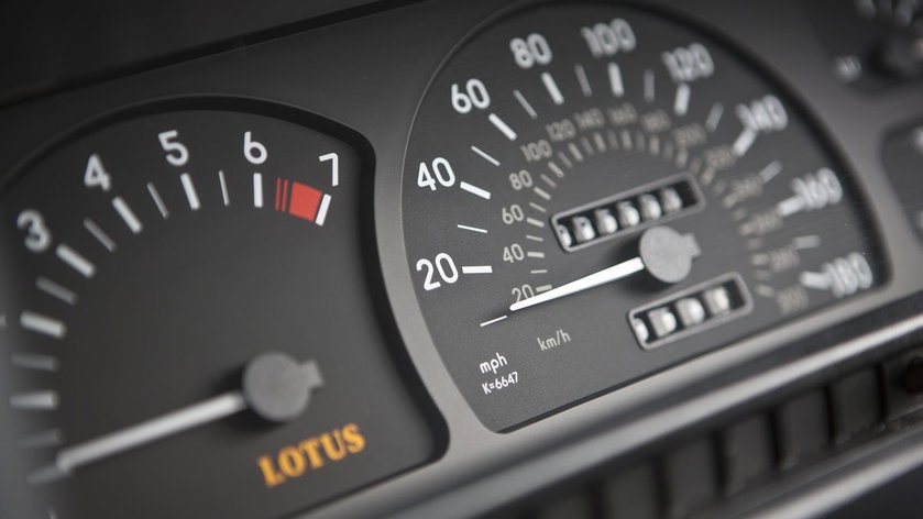 08-1993-Vauxhall-Lotus-Carlton-290070.jpg