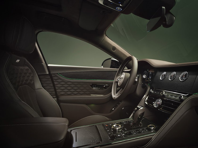 Bentley Flying Spur 2026 (4) (Moyenne)