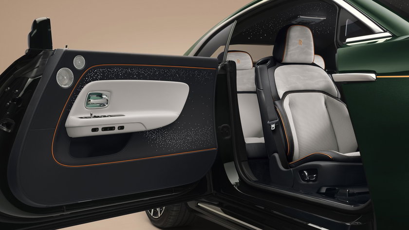 Rolls-Royce Spectre lifting Serie II - 2026 (3) (Moyenne)