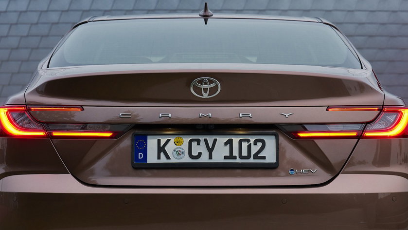 Camry-logo