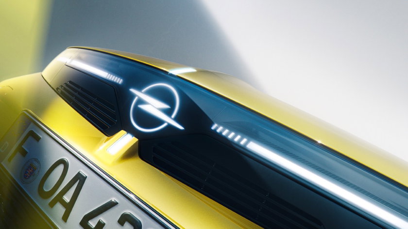 Opel logo Astra- (Moyenne)