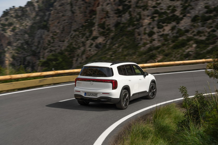 Mercedes GLB 2026 (8) (Nouvelle taille 4) (Moyenne)