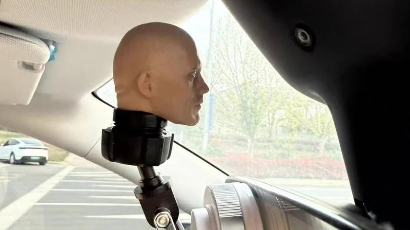 FSD et Autopilot : comment des gadgets à quelques euros mettent à l’épreuve la surveillance de Tesla