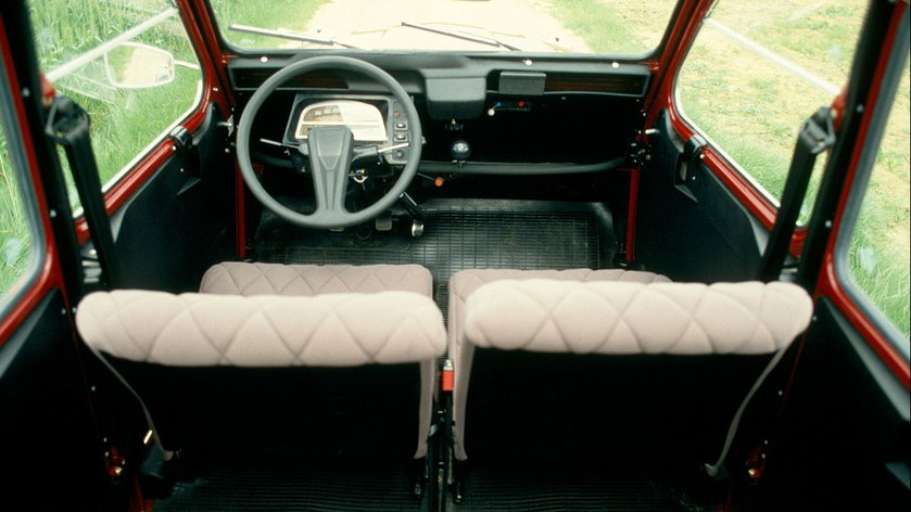 2CVCHARLESTON198211(1)
