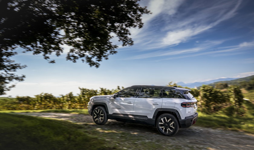 Jeep Compass 4xe 2026 (4) (Nouvelle taille 1)