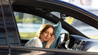 Canicule : peut-on dormir dans sa voiture avec la climatisation en Belgique ?