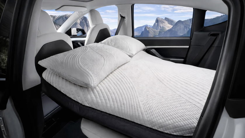 tesla-model-y-sleeping-mattress-snuuzu1 - copie