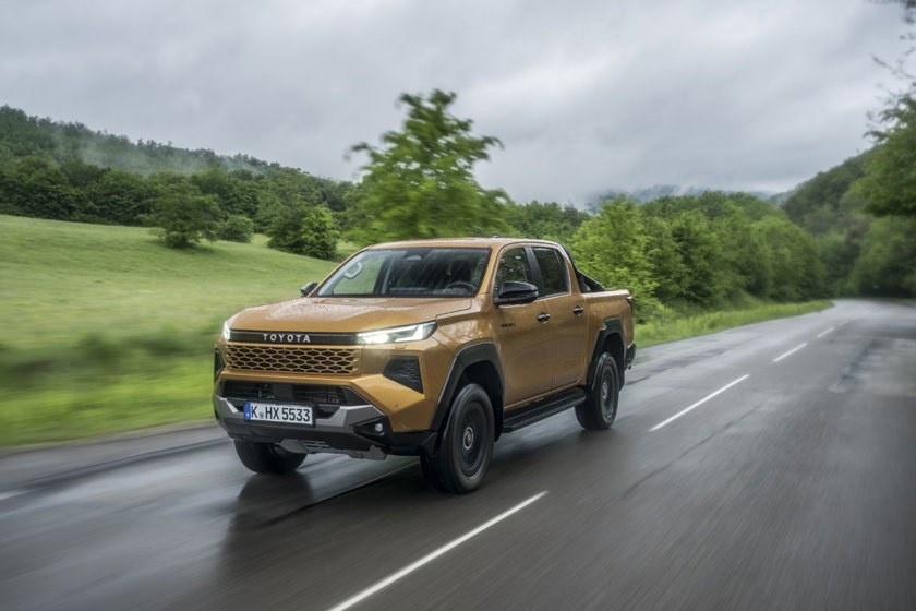 Toyota Hilux 2.8D MHEV 2026 extérieur (2) (Nouvelle taille 4) (Nouvelle taille 1)