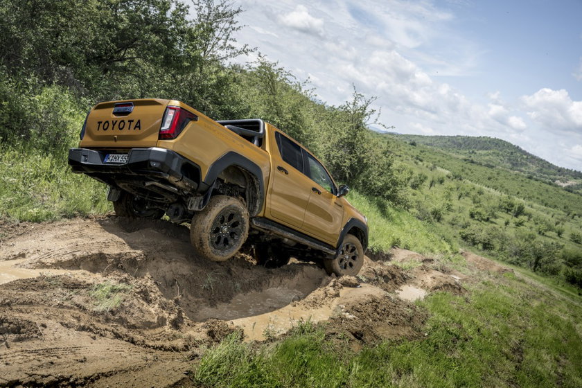 Toyota Hilux 2.8D MHEV 2026 extérieur (3) (Nouvelle taille 4) (Nouvelle taille 1)