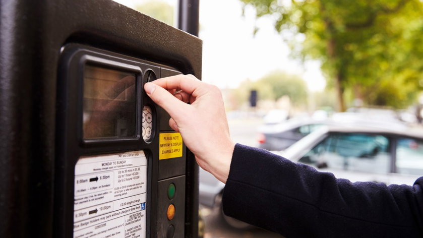 Moderne auto’s passen amper nog in een parkeervak en dat gaat extra kosten