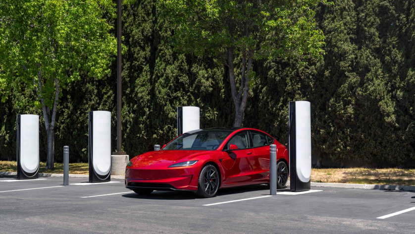 Tesla geeft levenslang gratis snelladen cadeau: ook Belgen maken kans