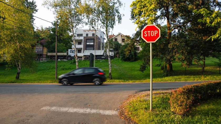 L'IA surveille désormais les panneaux Stop : demain chez nous aussi ?
