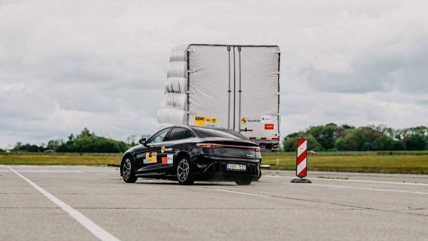 adac-ev_tests_unterfahrschutz-download-05