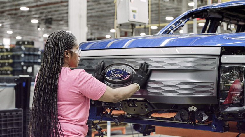 Ford rappelle 350 ingénieurs après l'échec de son IA