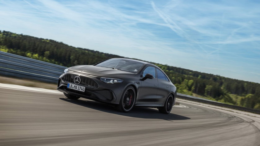 Mercedes-AMG CLA 45 4MATIC+ (2026) : 3 moteurs électriques et 680 ch !