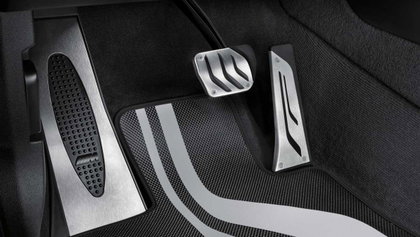 Bestuurders van elektrische auto's vergeten weleens dat ze een rempedaal hebben