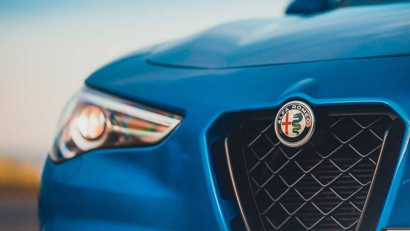 Alfa_Romeo_-_World's_Best_Roads