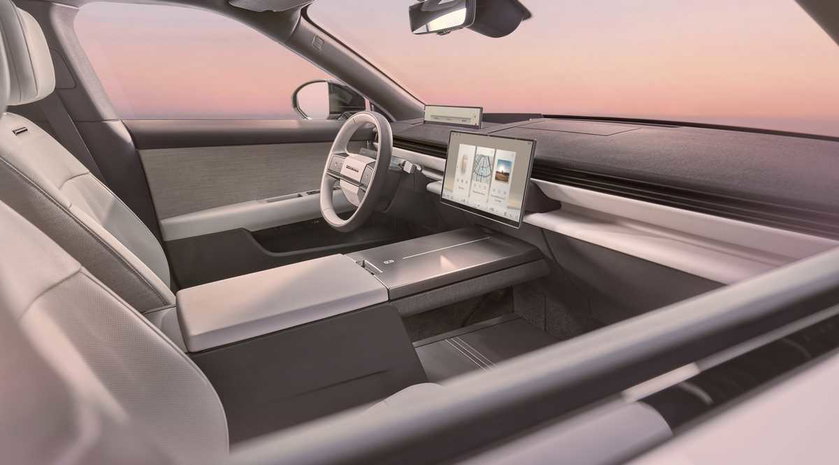 RR_GT_INTERIOR_PASSENGER-WINDOW_220726