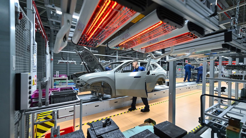 P90618000_highRes_bmw-group-plant-debr