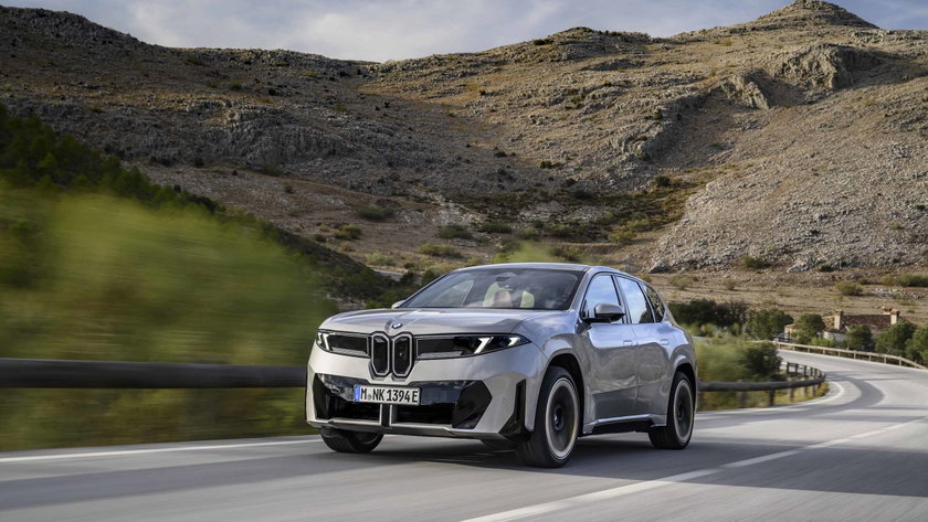 P90626549_highRes_the-new-bmw-ix3-50-x