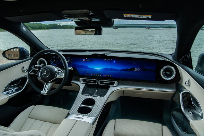 Mercedes-Benz C 400 4MATIC electric cockpit (Nouvelle taille 1)