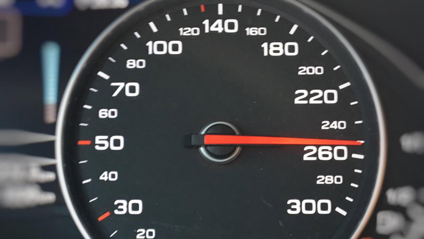 810
