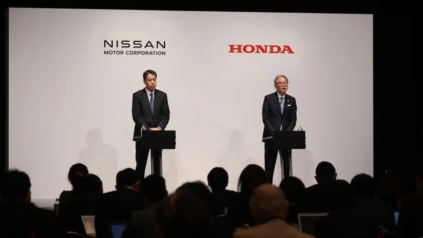 Le PDG de Nissan, Makoto Uchida, et Toshihiro Mibe, patron de Honda.